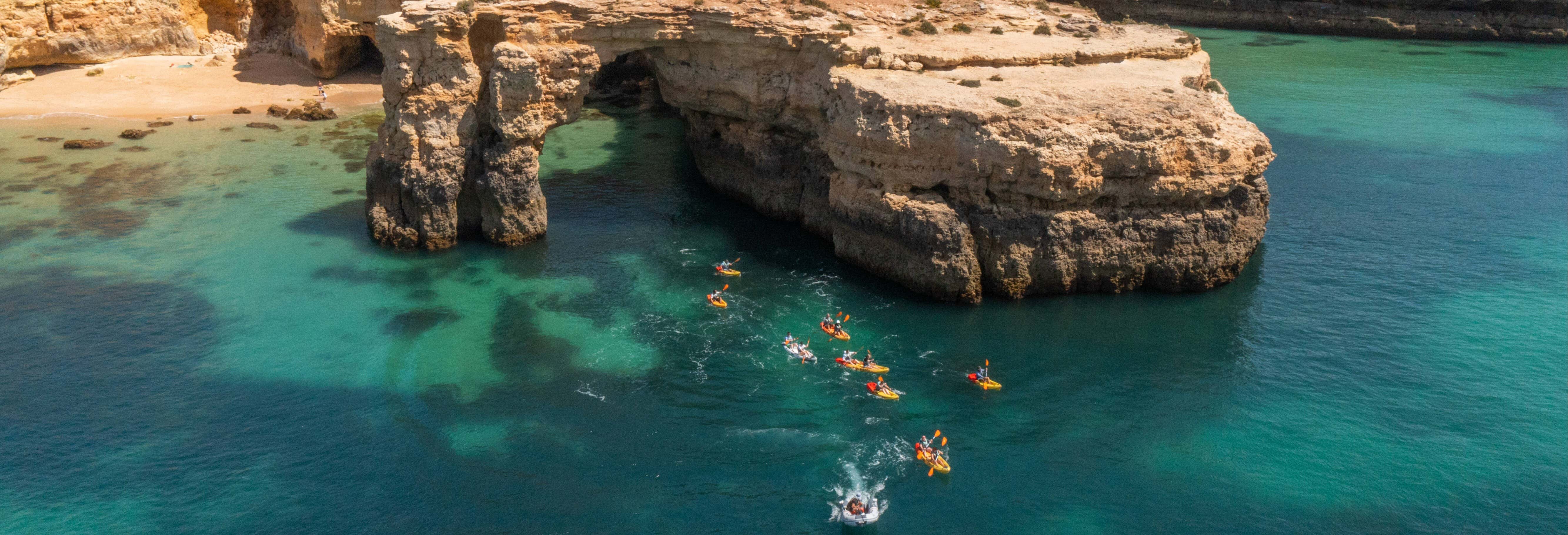 Tour en kayak por las cuevas de Benagil