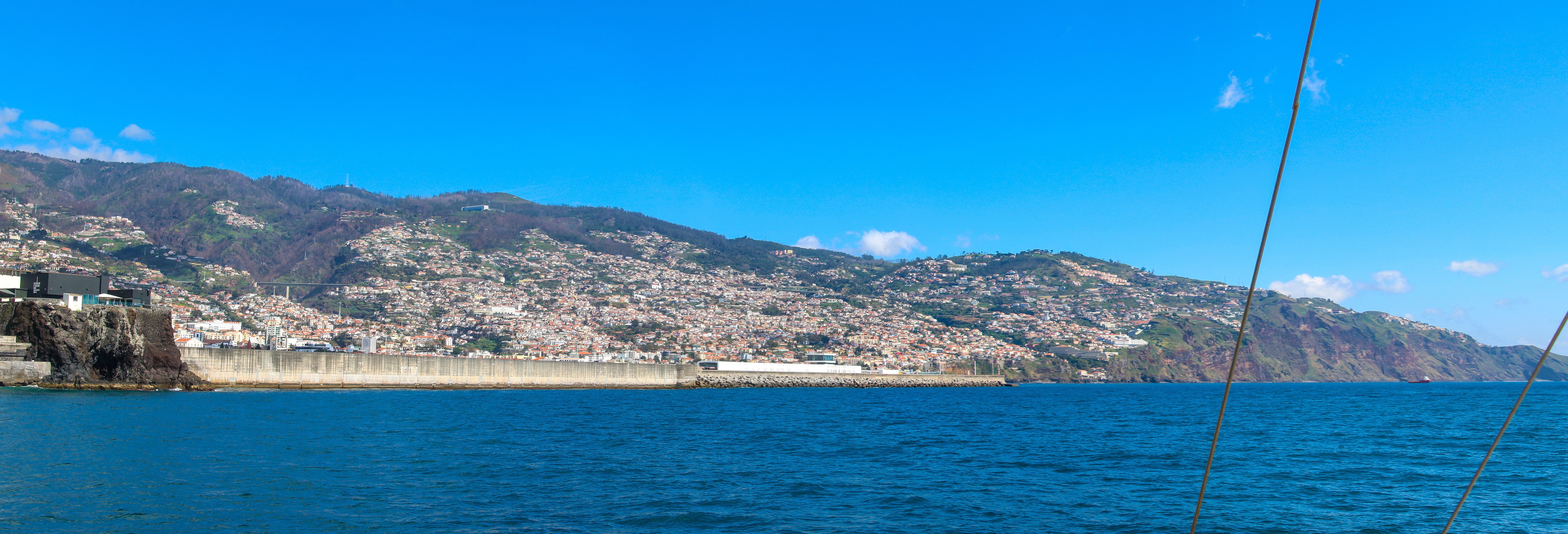 Passeio de barco pela costa sul da Madeira