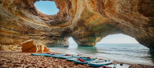 Paddle surf nella grotta di Benagil