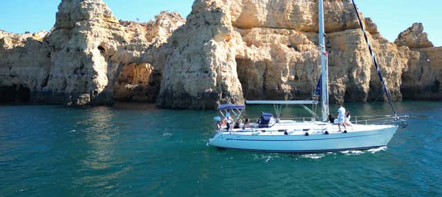 Paseo en barco privado por Sagres o las cuevas de Benagil