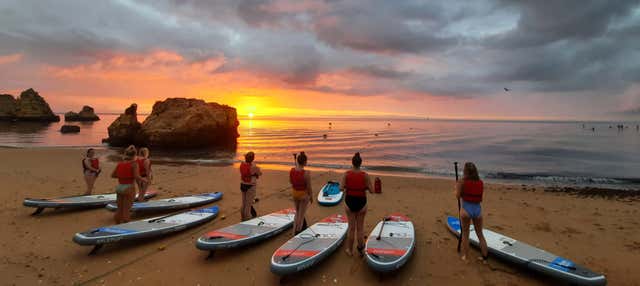 Paddle surf a Ponta da Piedade all'alba