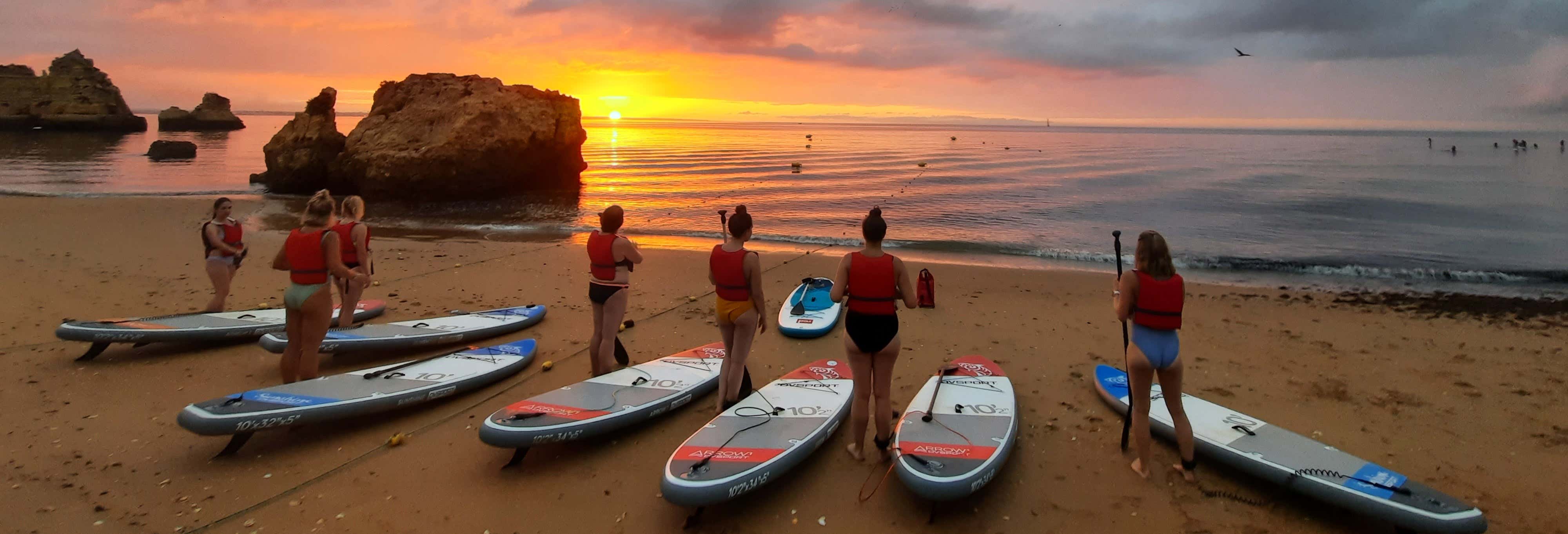 Paddle surf a Ponta da Piedade all'alba