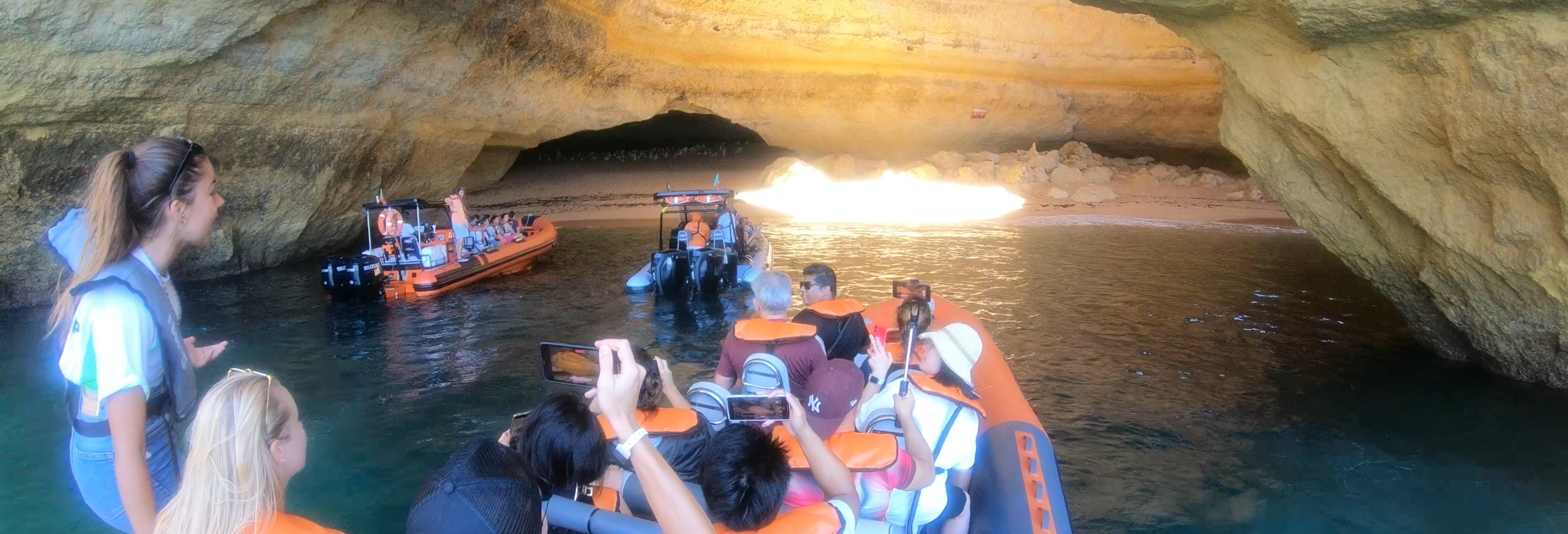 Passeio de barco pelo Algarve e grutas de Benagil