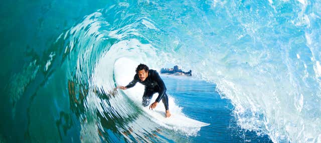 Corso di surf nella spiaggia di Carcavelos