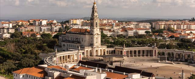 Excursión privada a Fátima, Óbidos, Nazaré y el Monasterio de Batalha