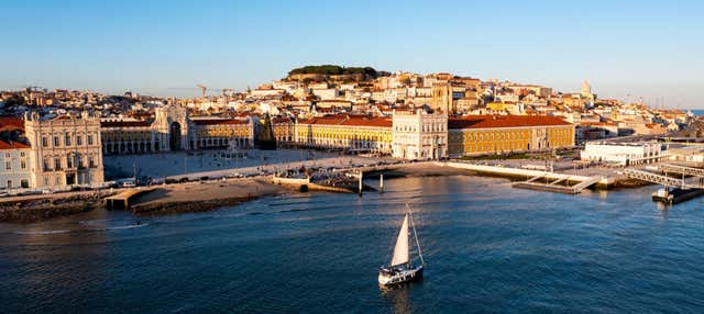 Giro in barca con spettacolo di fado