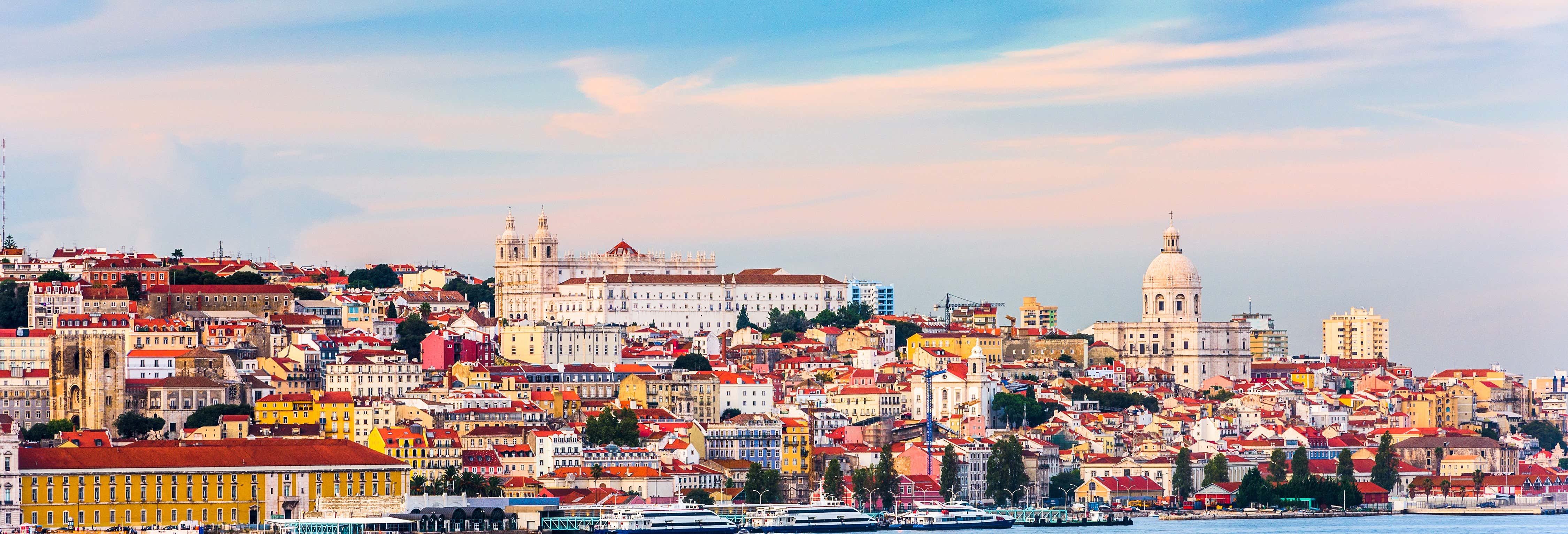 Passeio de barco tradicional por Lisboa