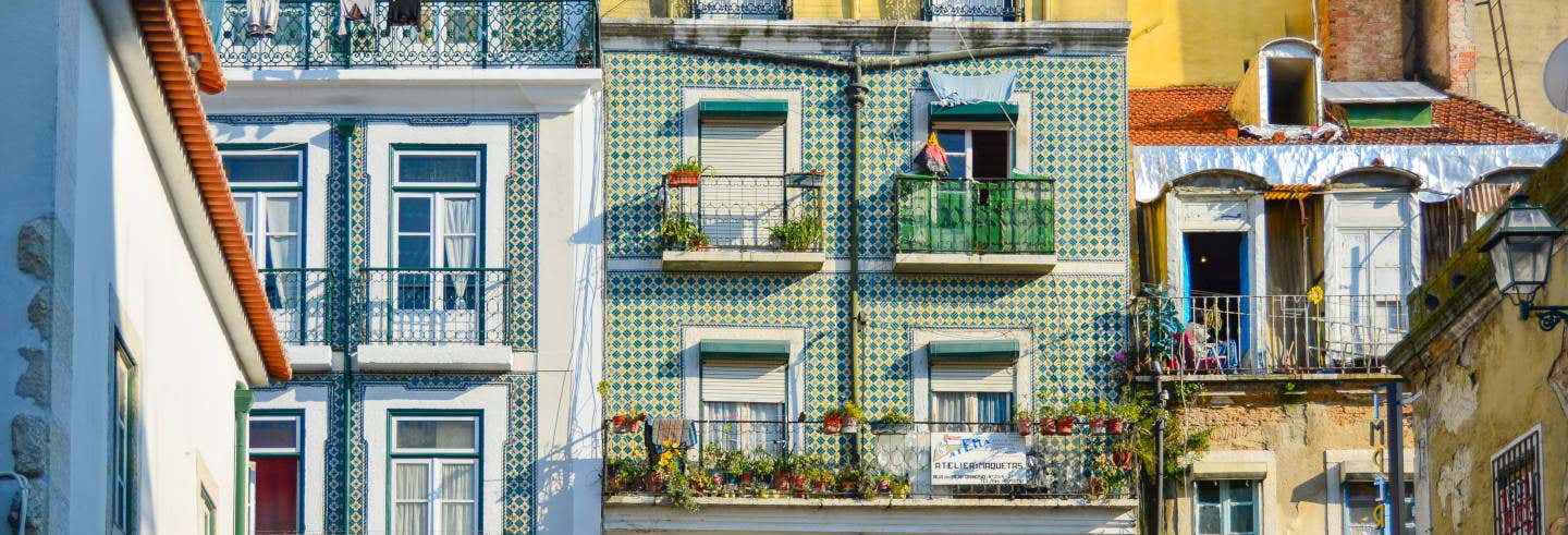 Tour por Mouraria + Aperitivo y espectáculo de fado