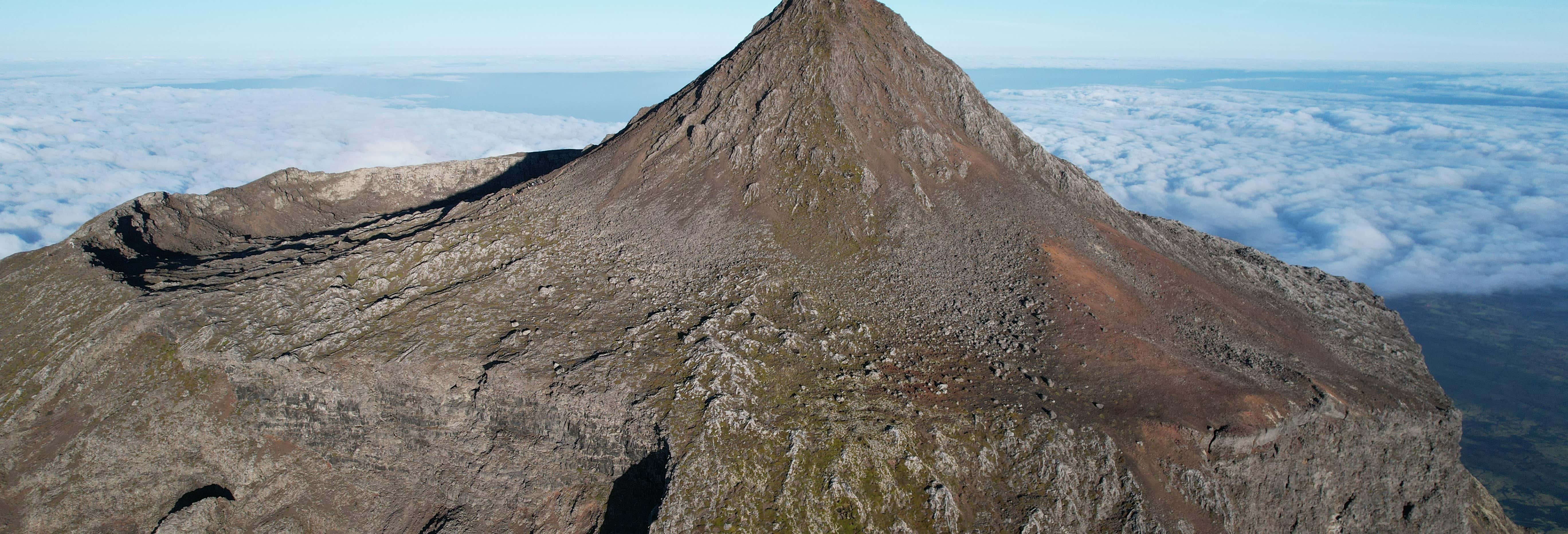 Trekking e scalata sulla Montagna di Pico