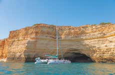 Paseo en barco por las cuevas de Benagil con brunch