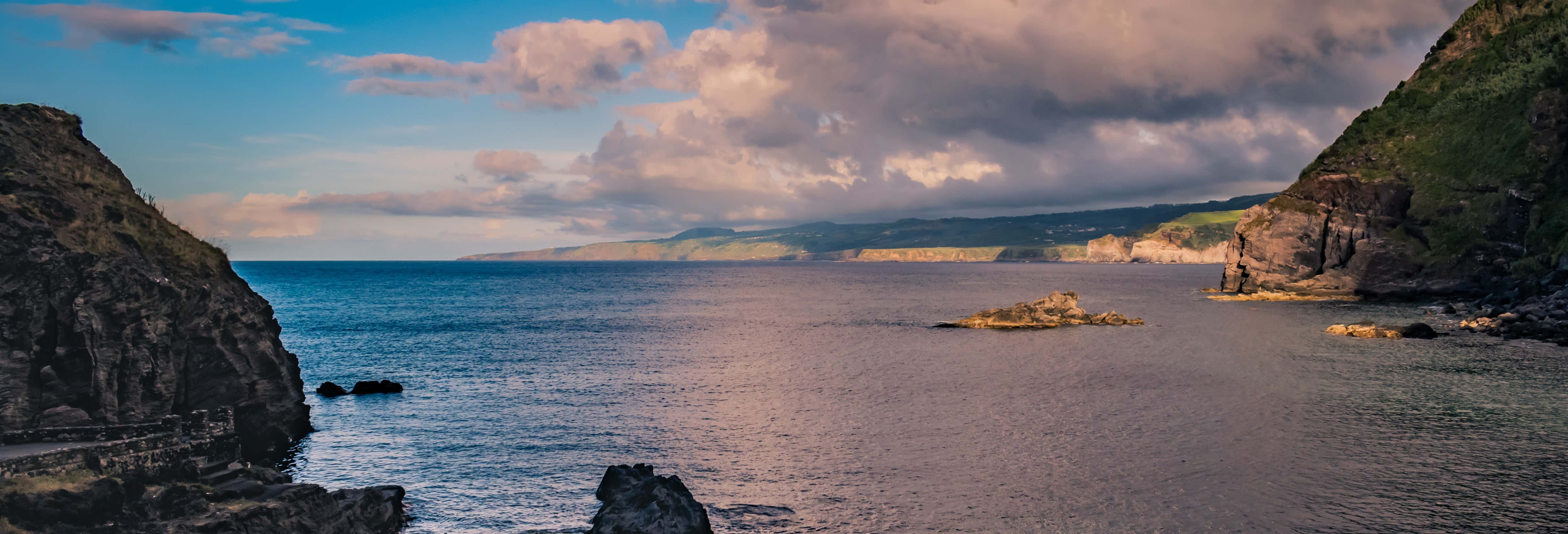 Giro in barca al tramonto lungo la costa di Rabo de Peixe