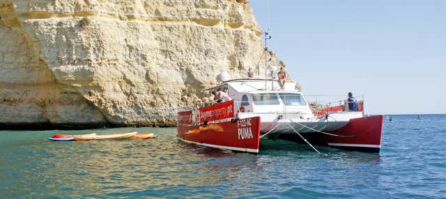 Giro in catamarano alle grotte di Benagil con barbecue
