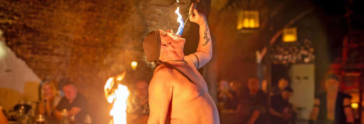 Escursione al castello di Dětenice con cena e spettacolo medievale