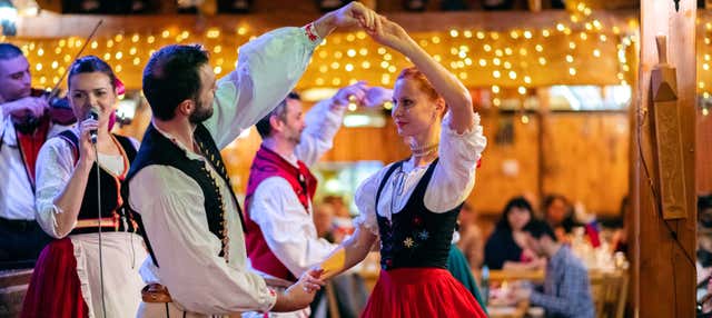 Cena con spettacolo folcloristico e open bar