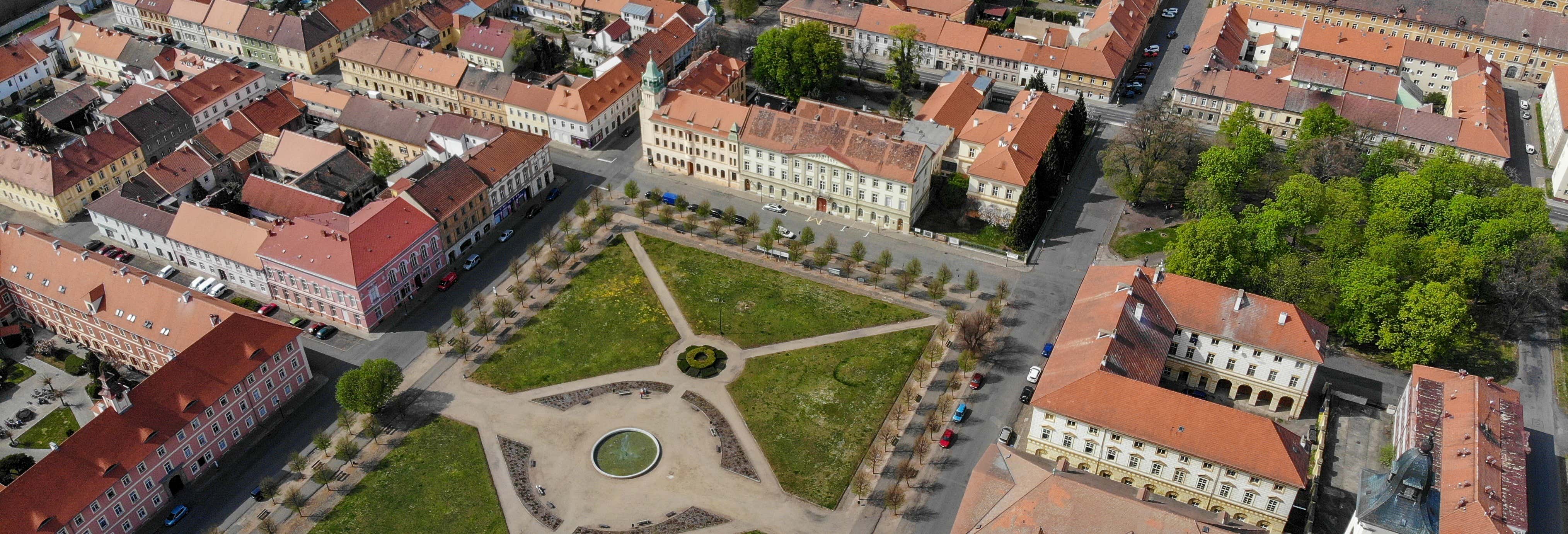 Excursão privada ao Campo de Concentração de Terezin + Passeio de helicóptero