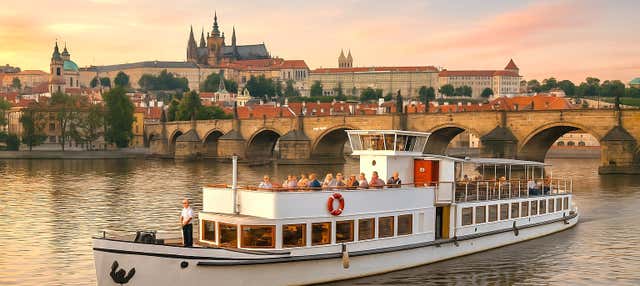 Giro in barca d'epoca a Praga