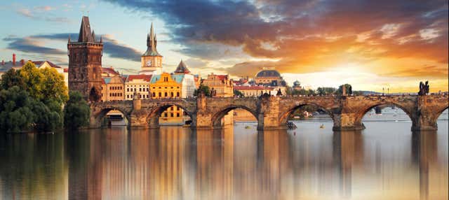 Giro in barca con soffitto trasparente e cena