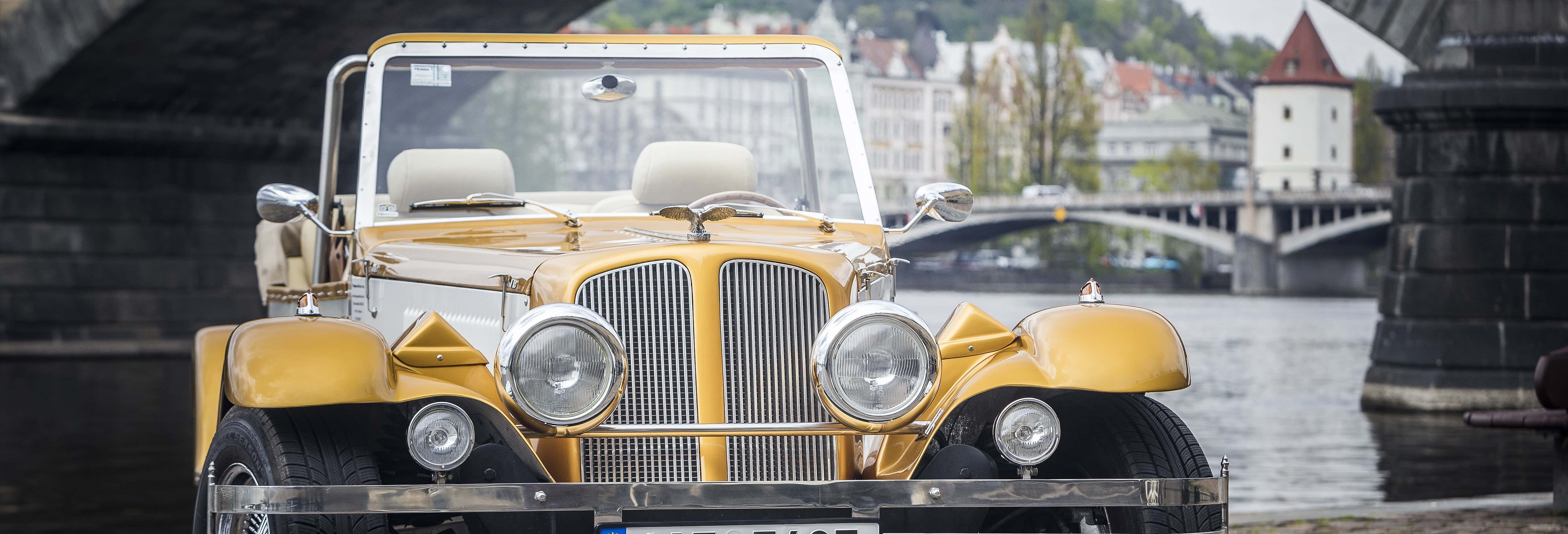 Paseo privado en coche clásico por Praga