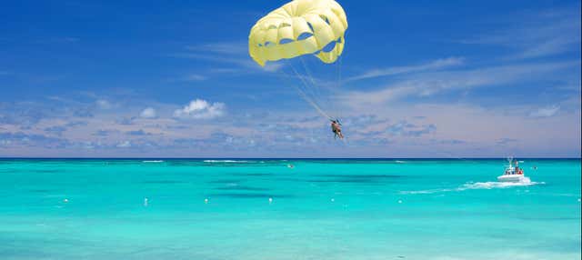 Parasailing a Punta Cana