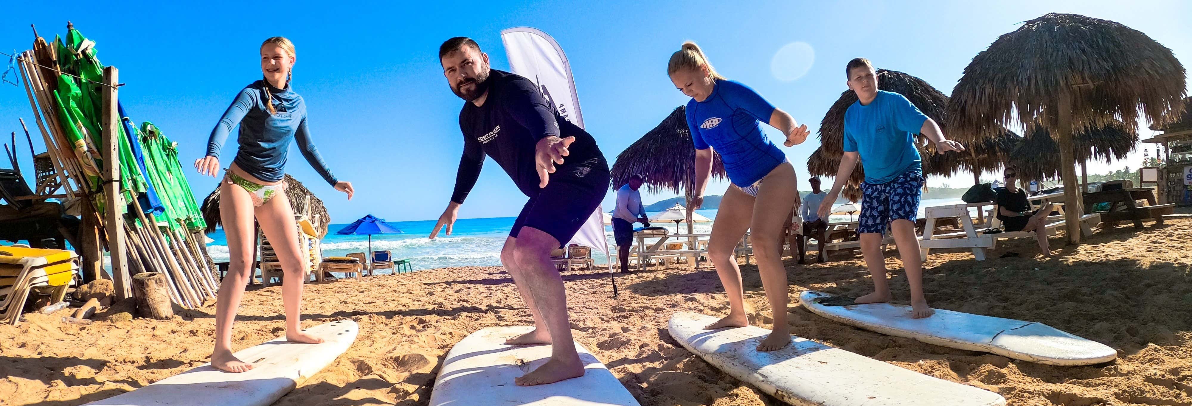 Corso di surf sulla spiaggia di Macao