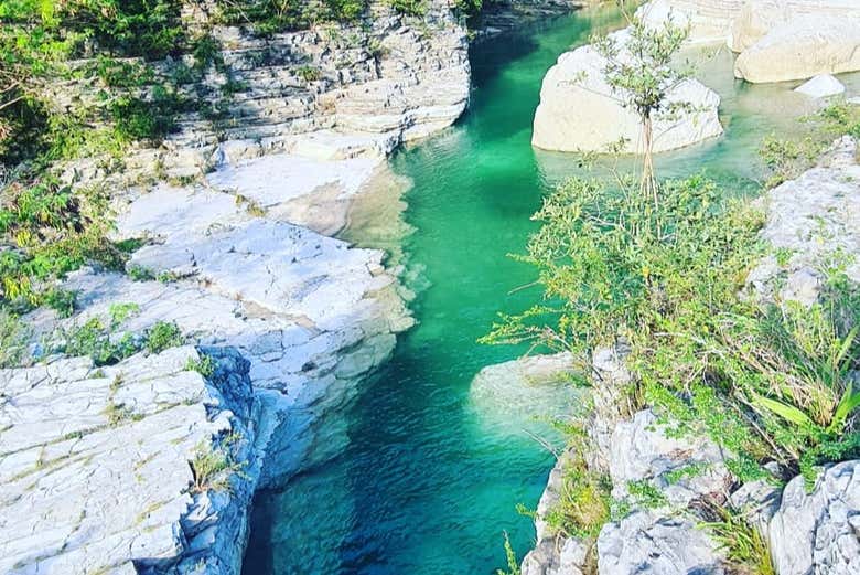 Las aguas cristalinas del río Muchas Aguas - Las aguas cristalinas del río Muchas Aguas