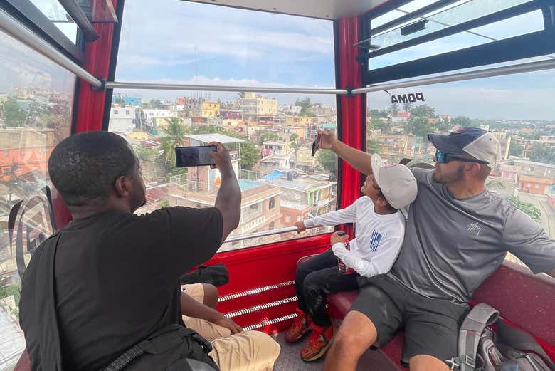 Take photos from the Santo Domingo cable car - Take photos from the Santo Domingo cable car