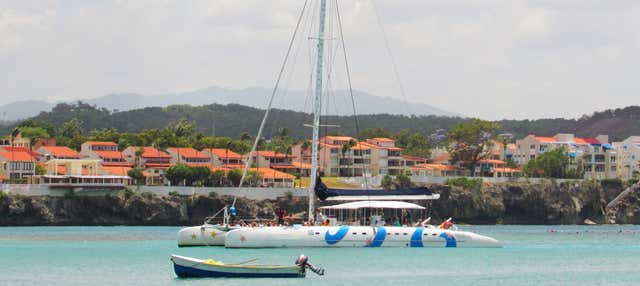 Giro in catamarano a vela lungo la costa di Sosúa