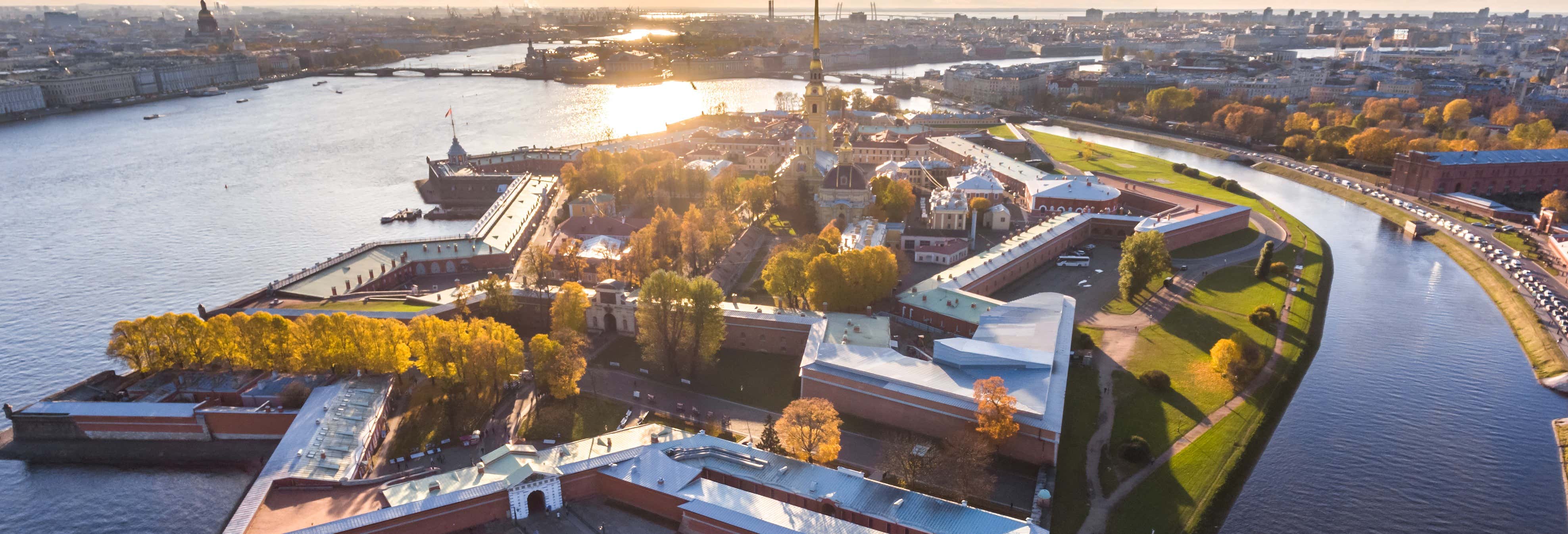 Tour pela fortaleza de São Pedro e São Paulo