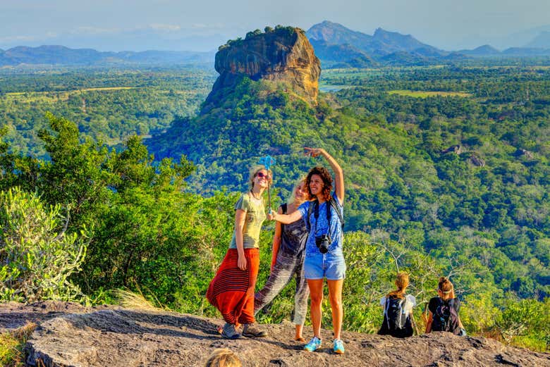 Polonnaruwa & Pidurangala Excursion