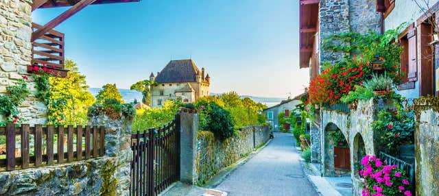 Yvoire Day Trip with Return by Boat Across Lake Geneva