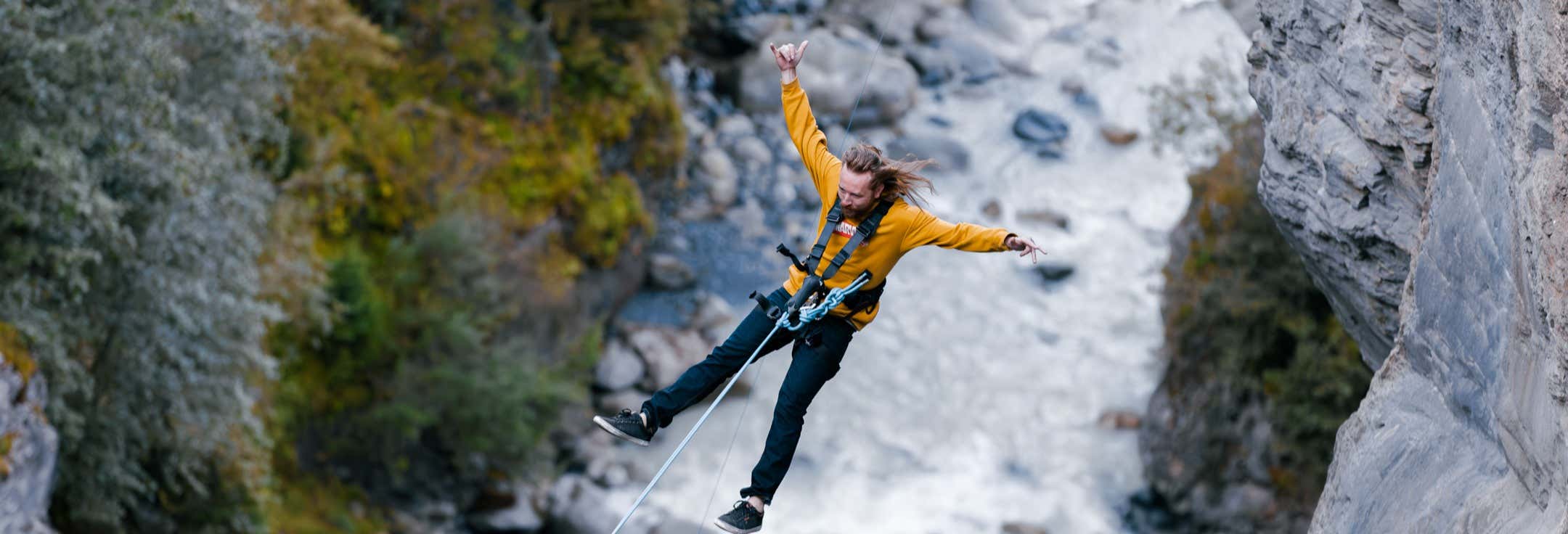 Bungee jumping al Glacier Canyon