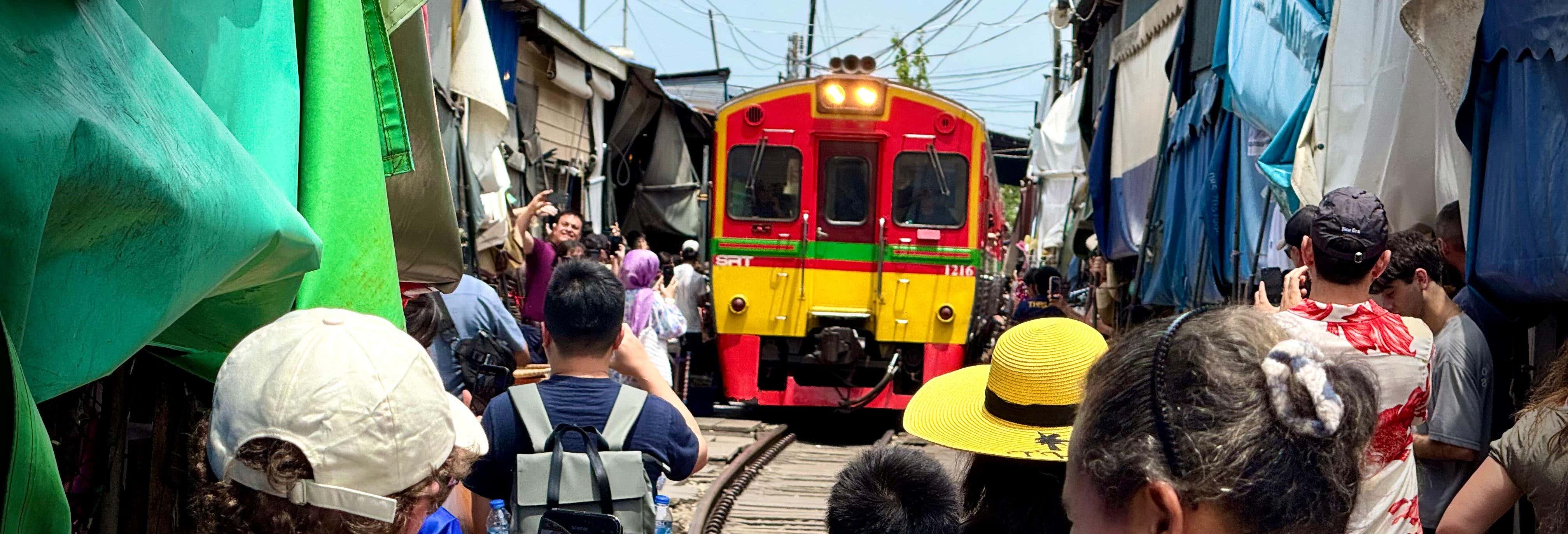 Escursione al mercato galleggiante di Bangkok e al mercato sui binari con audioguida