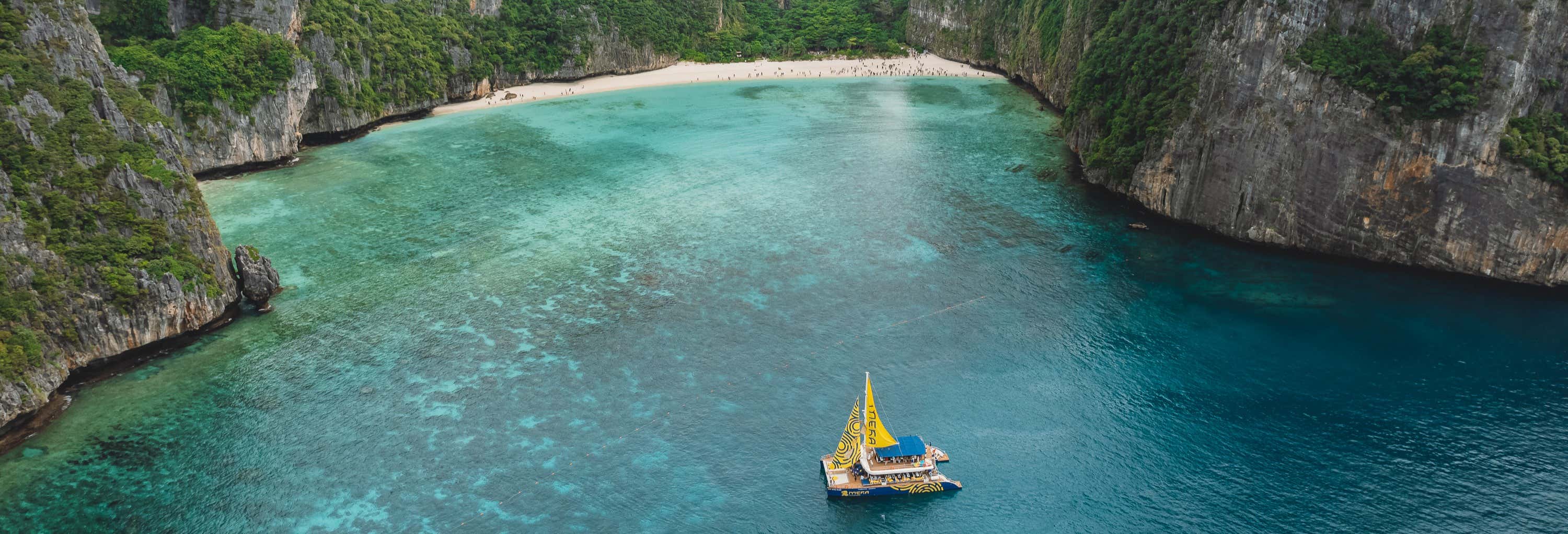 Escursione alle isole Phi Phi in catamarano