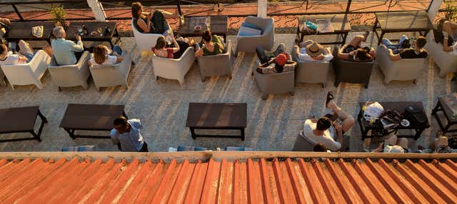 Pub crawl di Stone Town