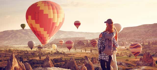 Osservazione di mongolfiere all'alba