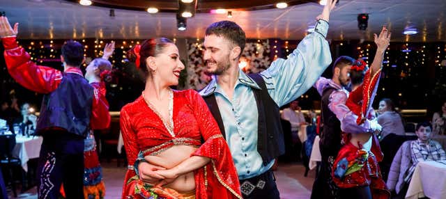 Crociera serale con cena e spettacolo