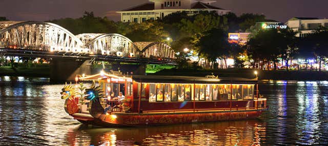 Crociera con cena e musica dal vivo sul Fiume dei Profumi