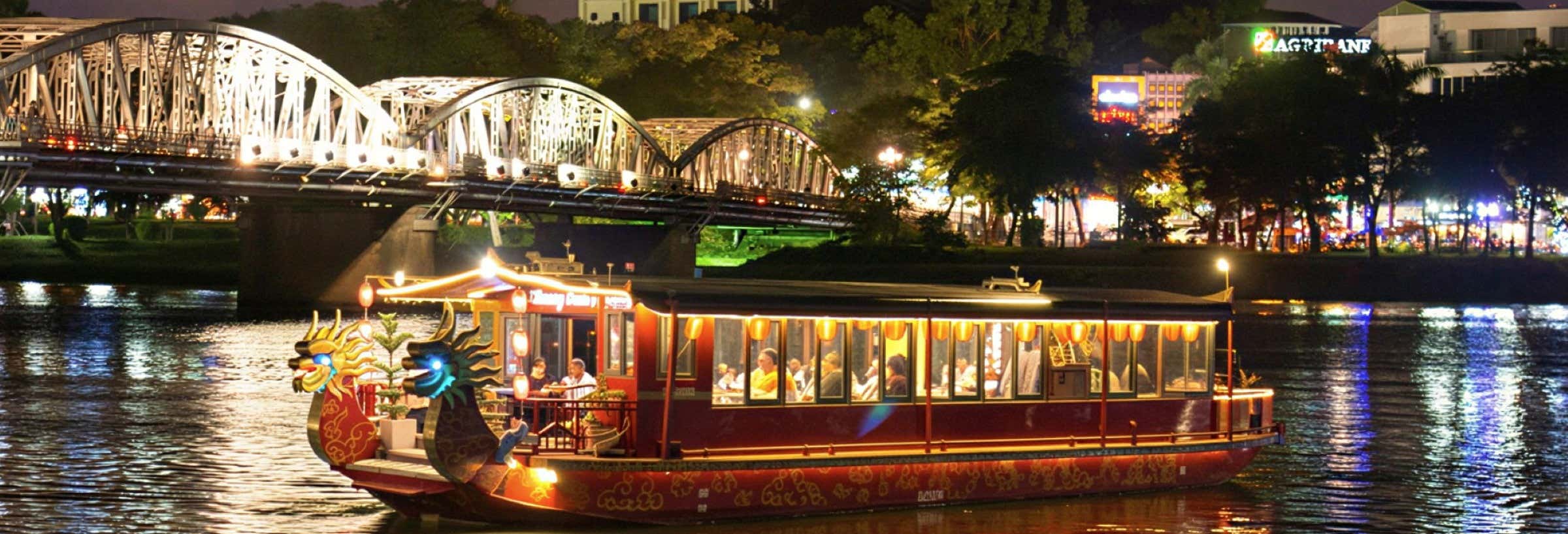 Crociera con cena e musica dal vivo sul Fiume dei Profumi