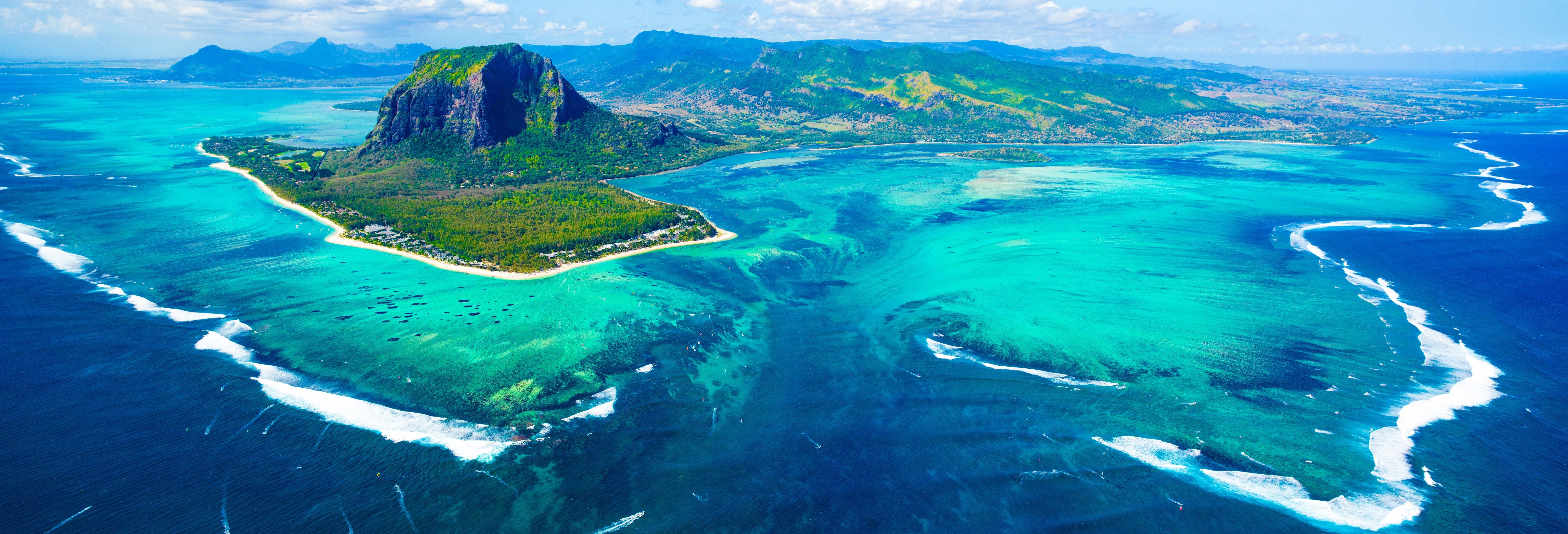 Индийский океан форма. Маврикий остров. Леморн, Маврикий. Подводный водопад Маврикий. Маврикий остров впадина.